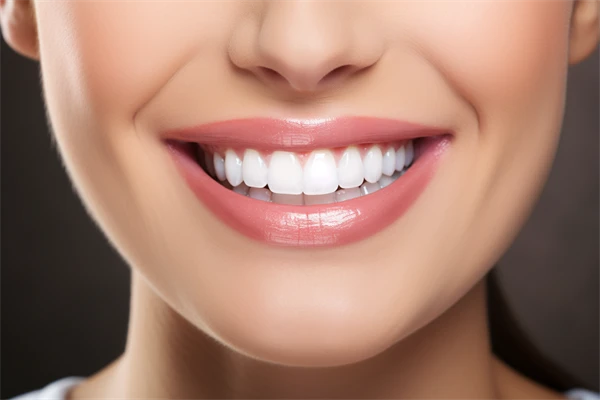 广州雅艺口腔门诊部牙周治疗现价仅需350元起，原价500元起，限时优惠，千万不要错过！