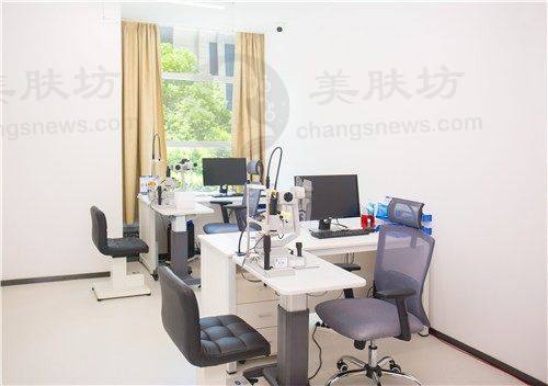 广州视百年眼科门诊部刘雨杰医生是什么级别？专科实力揭秘！