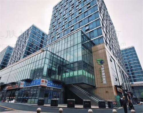 杭州飞秒秒眼科医院 ICI 晶体植入术安全吗？数万例成功经验揭秘